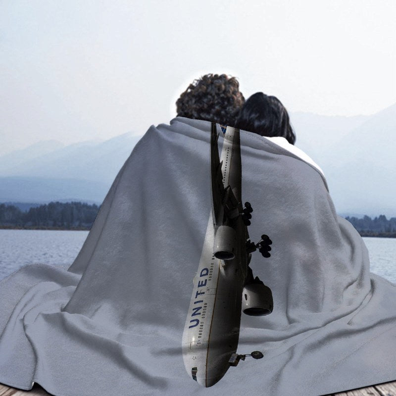 United Airlines Boeing 777 Throw Blankets