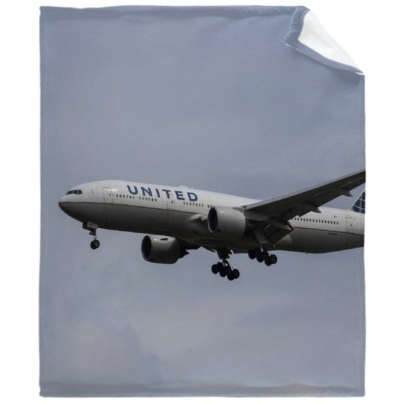 United Airlines Boeing 777 Throw Blankets