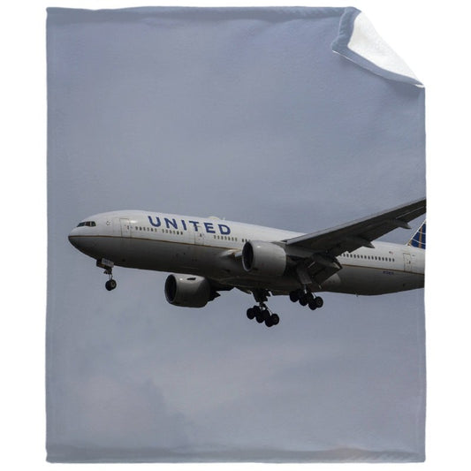 United Airlines Boeing 777 Throw Blankets
